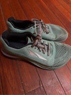 Altra Mint Green Knit Kids Athletic Shoes size 5.5